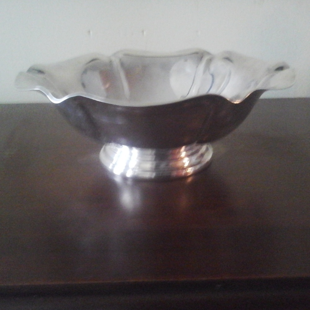 Vintage Ruffle Bowl; Reed & Barton; Silver Plated